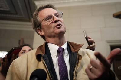 釘孤枝！前議長麥卡錫遭同黨議員指控「肘擊腎臟」