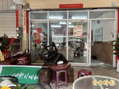 紅衣男砸鍾佳濱服務處  犯後還去派出所請警察幫叫計程車