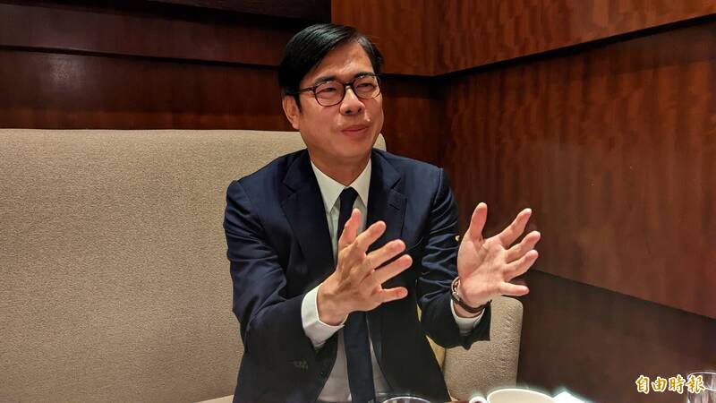 受邀訪問東京的高雄市長陳其邁今天傍晚接受本報訪問時,談及這次訪行主要是要來和日本政界老朋友敘舊聯絡感情,這也是他在國境解封後首次出訪,此行拜會東京都知事小池百合子,並與日華懇議員餐敘。(記者林翠儀攝) 受邀訪問東京的高雄市長陳其邁今天傍晚接受本報訪問時,談及這次訪行主要是要來和日本政界老朋友敘舊聯絡感情,這也是他在國境解封後首次出訪,此行拜會東京都知事小池百合子,並與日華懇議員餐敘。(記者林翠儀攝)